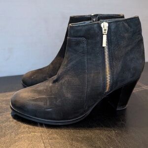 Chic Black Ankle Boots with Gold Zipper